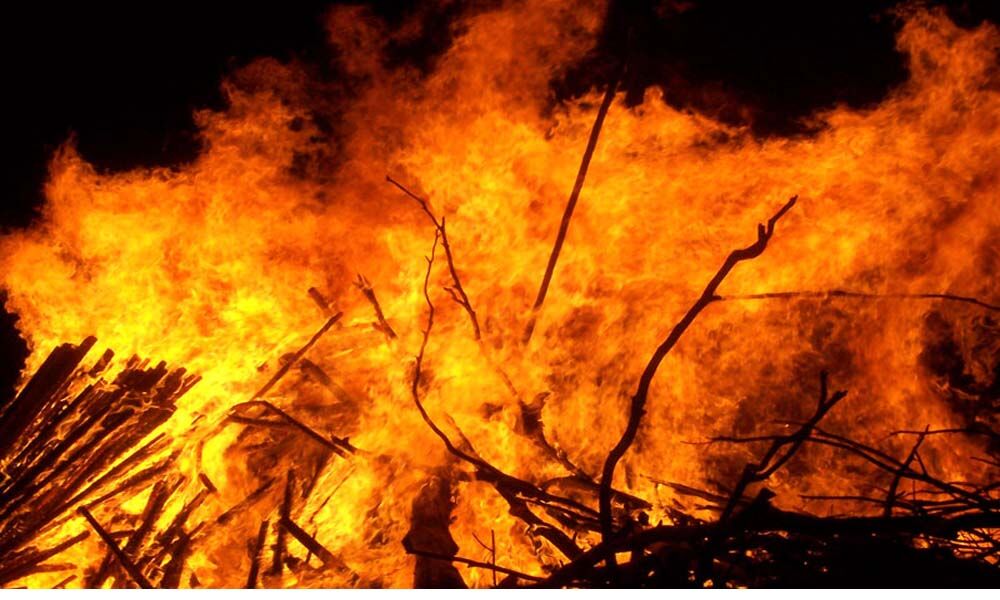 andhra-pradesh-five-houses-of-worth-rs-5-lakh-gutted-in-a-fire