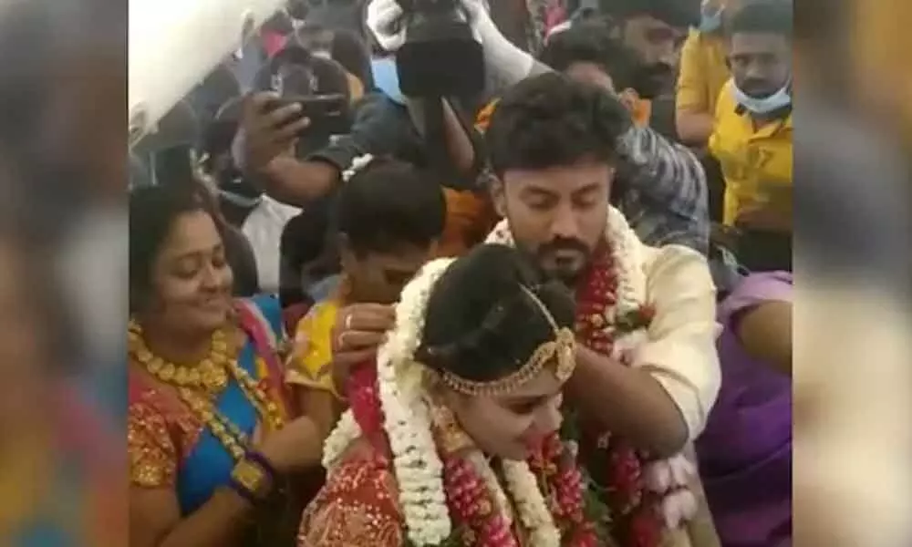 Couple From Madurai Hired A Chartered Flight And Tied The knot On Board