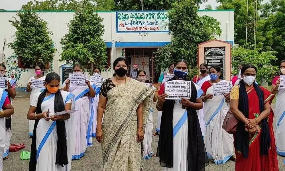 Asha workers staging a protest in Vijayawada on Monday