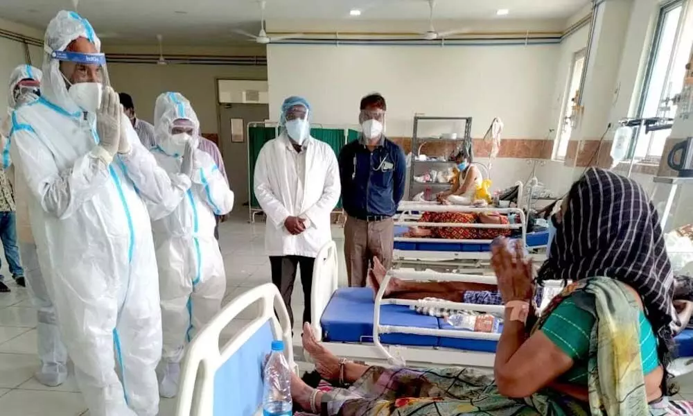 TPCC chief and Nalgonda MP Uttam Kumar Reddy interacting with patients during his visit to Covid ward in Suryapet Government Hospital on Monday