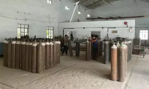 Telangana Government tightens noose around oxygen suppliers in Hyderabad