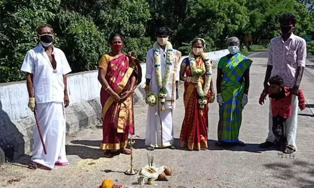 The Bridge Connecting Tamil Nadu And Kerala Become The Wedding Venue During The Pandemic