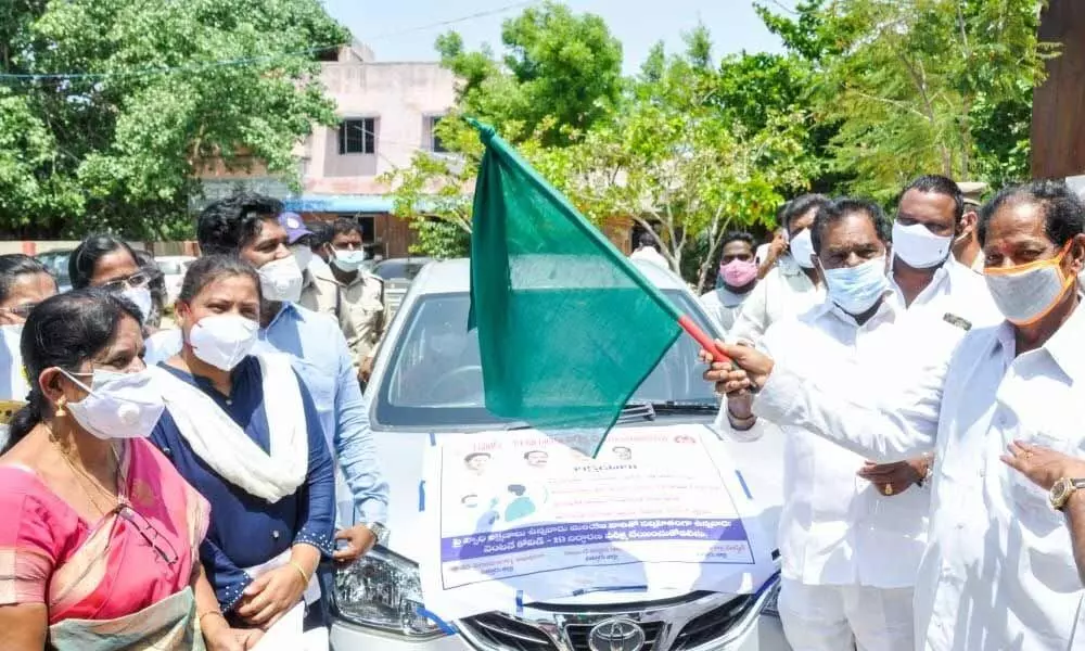 Deputy Chief Minister K Narayanaswamy flagging off Covid Testing Mobile vehicle in GD Nellore on Thursday