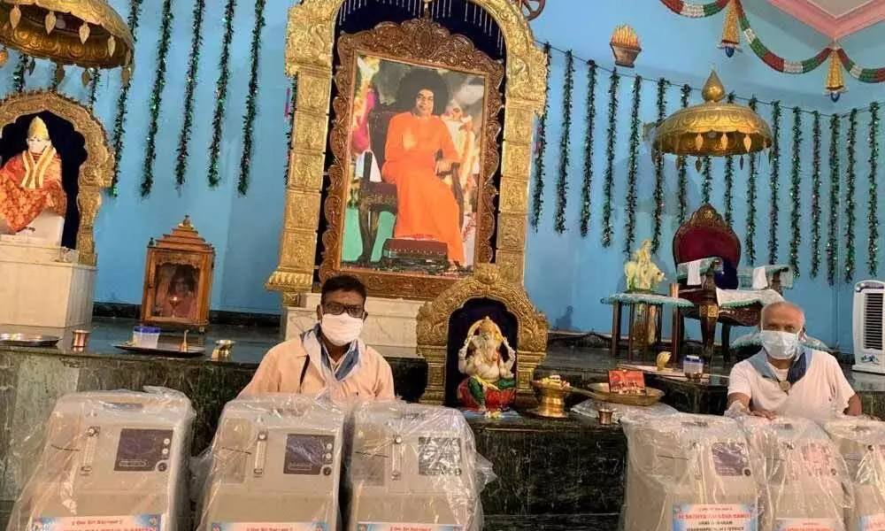 Oxygen concentrators donated to Sri Sathya Sai Seva organisation in Visakhapatnam