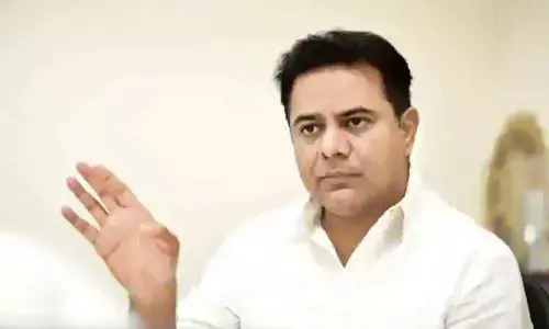Auto drivers meet KTR, seek financial assistance