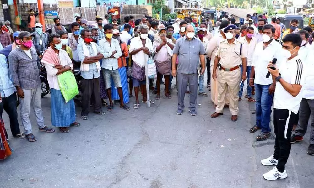 Urban SP Venkata Appala Naidu interacting with people at Fish Market near Leelamahal Junction in Tirupati on Saturday