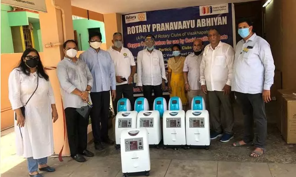 Present and past members of Rotary Clubs reach out to Covid-19 patients through facilitating oxygen concentrators
