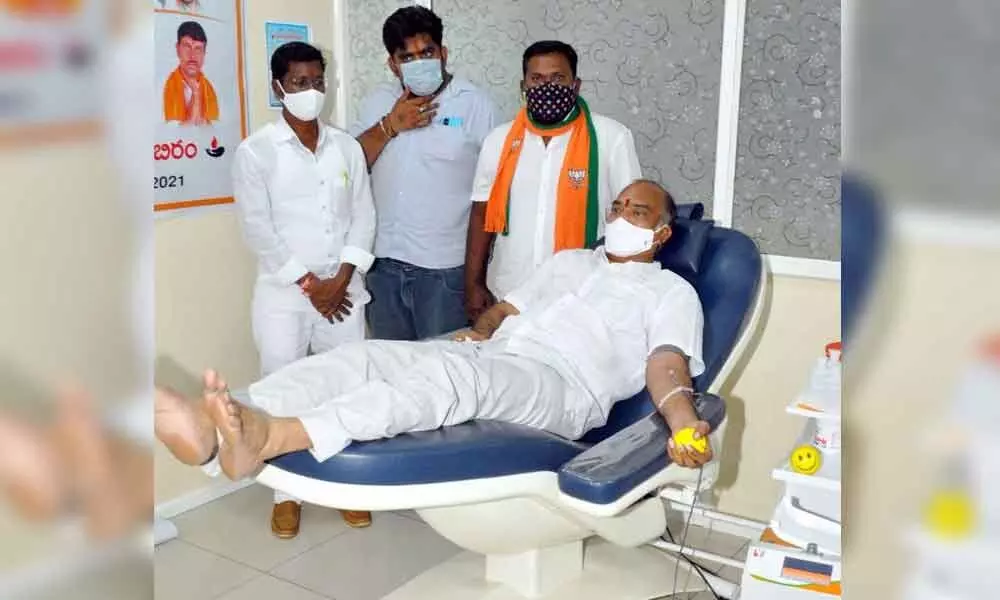BJP State Kisan Morcha State President Kondapalli Sridhar Reddy donating blood in Khammam on Saturday