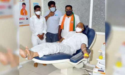 BJP State Kisan Morcha State President Kondapalli Sridhar Reddy donating blood in Khammam on Saturday