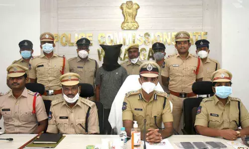 Commissioner of Police Tarun Joshi speaking to media persons in Warangal on Sunday