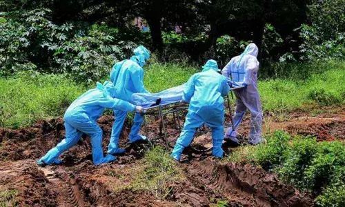 Workers At Crematoriums In Chennai Are Facing Difficulties To Survive