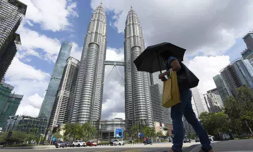 Total lockdown in Malaysia to slow pandemic