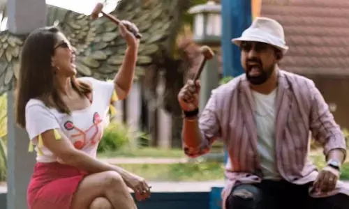 Sunny Leone plays whack a mole with Rannvijay