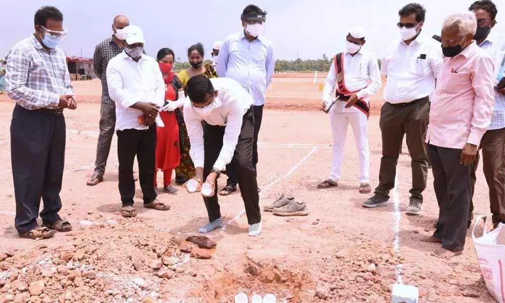 KMC Commissioner Swapnil Dinkar Pundkar performing Bhoomi puja for construction of YSR Jagananna Colonies at Komaragiri layout on Thursday