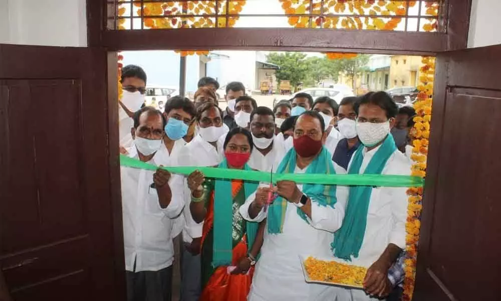 Forest and Environment Minister Allola Indrakaran Reddy inaugurating Rythu Vedika building in Nirmal on Thursday