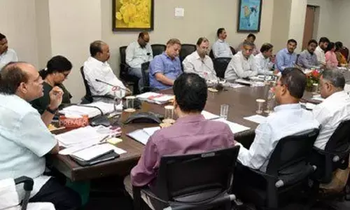 Twitter complaints keep Collectors on tenterhooks