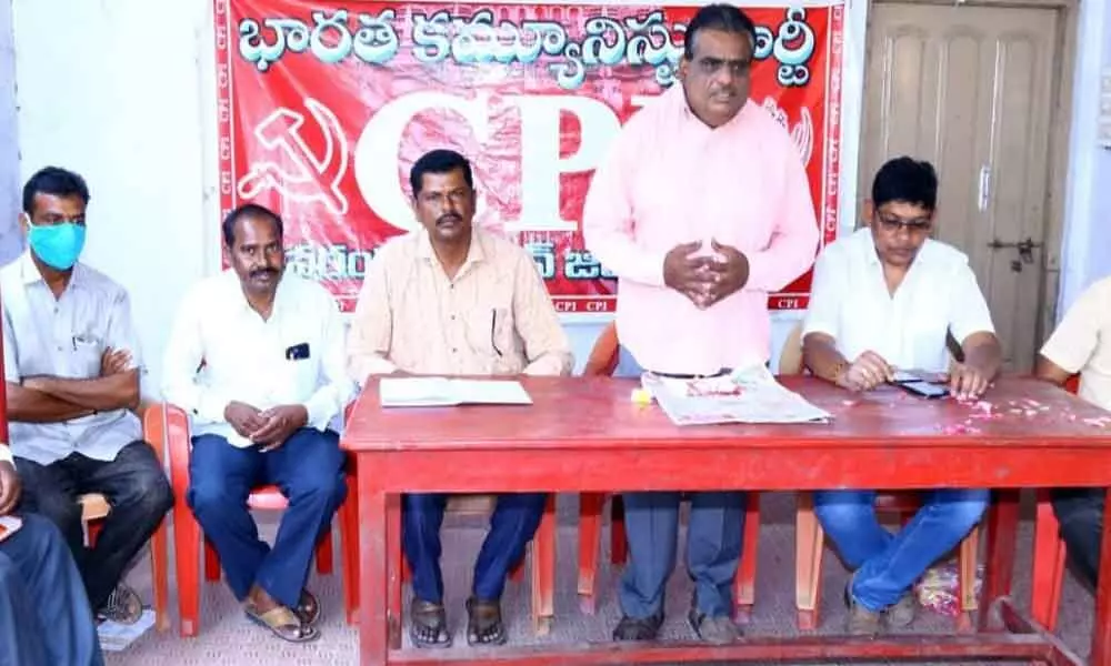 CPI State secretariat member Thakkallapalli Srinivas Rao speaking at the party meeting in Warangal on Saturday