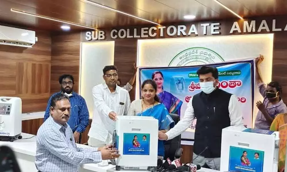 MP Chinta Anuradha handing over oxygen concentrators to Area Hospital Superintendent Dr Prabhakar at the Sub-Collector’s office in Amalapuram on Saturday