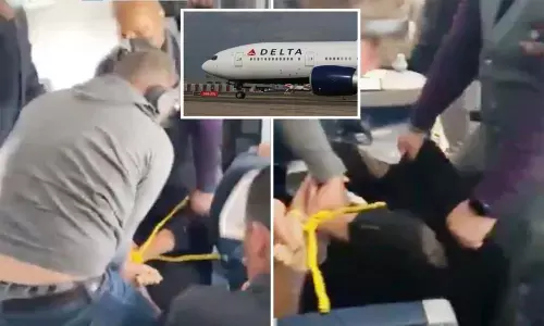 US man arrested after allegedly trying to breach cockpit