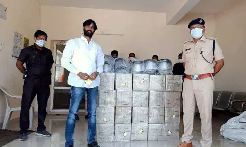 Chairman of KR Foundation Pawan Kumar Yadav with Sridhar, Deputy Superintendent of Police in Mahabubnagar on Saturday