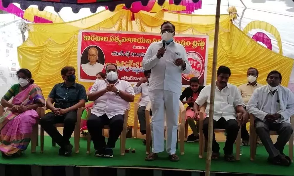 MLC Y Srinivasulu addressing the gathering after inauguration of new isolation centre at Ranadheerapuram panchayat in Mangalam area on Sunday.