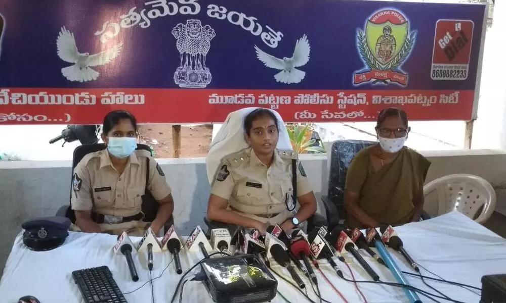 Assistant Commissioner of Police Harshita Chandra briefing media in Visakhapatnam on Sunday