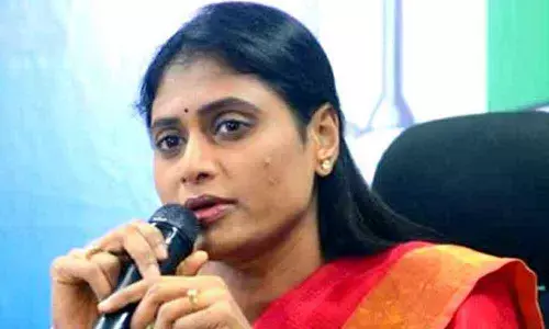 Sharmila hits out at KCR