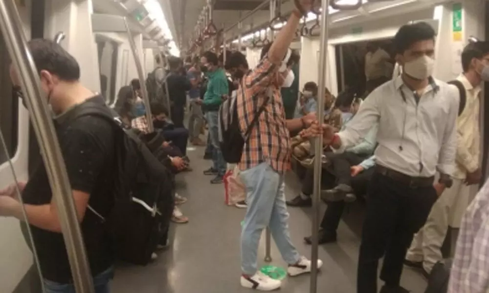 Delhi Unlocks: Metro passengers break rules on Day 1