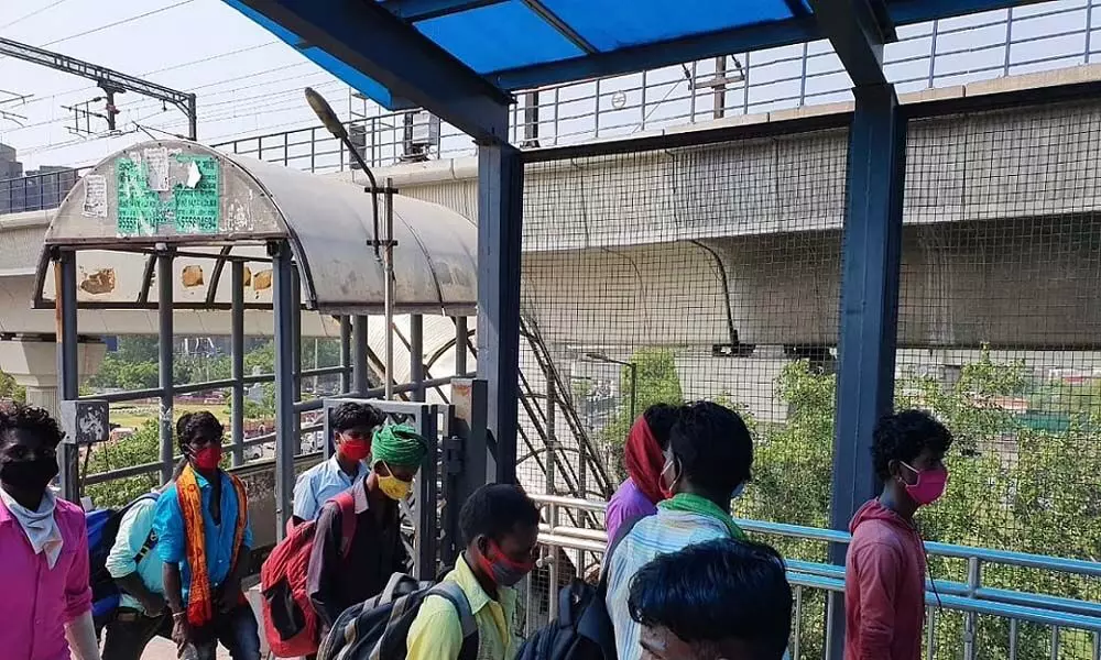 Migrant workers return to Delhi as unlocking process begins