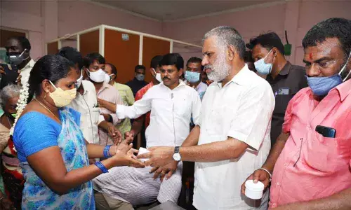 MLA Chevireddy Bhaskar Reddy distributing Krishnapatnam Ayurvedic practitioner B Anandhaiah’s medicine to corona-affected people in Chandragiri on Monday