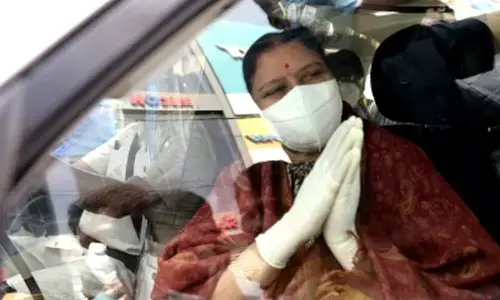 Is Sasikala wooing Thevar community to take over AIADMK?