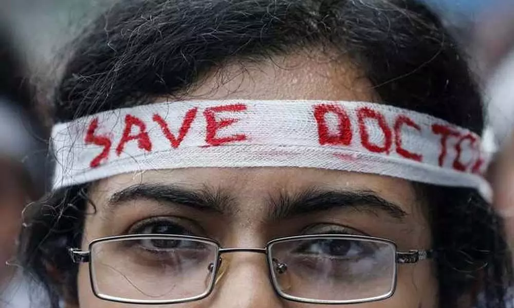 Andhra Pradesh: Junior Doctors calls of strike after govt. assures to meet the demands