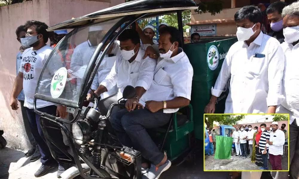 Mayor Kavati Siva Naga Manohar Naidu and GMC Commissioner Challa Anuradha flagging off electrical autos for garbage collection in Guntur on Wednesday