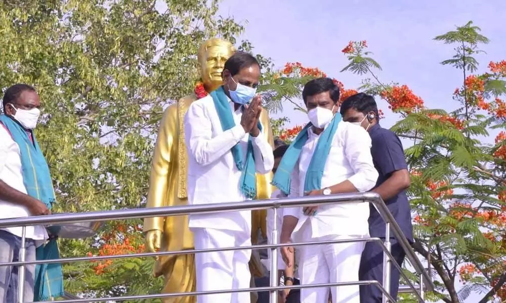 CM KCR paying homage to Vemula Surender Reddy statue at Velpur Cross Road on Wednesday