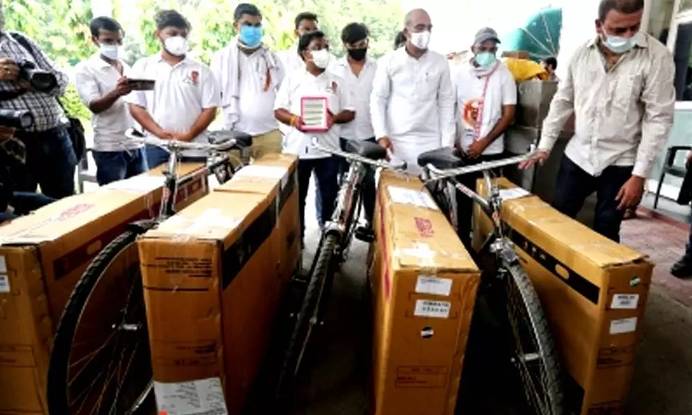 Youth Congress sends bicycles to Modi, Shah over fuel price rise