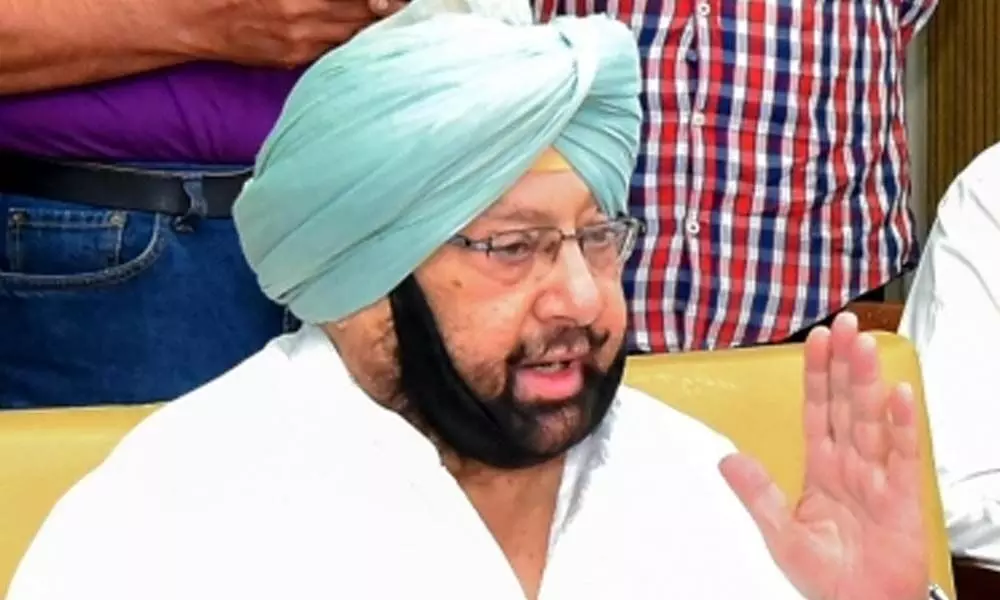 Congress panel on Punjab submits report to Sonia, Amarinder to stay