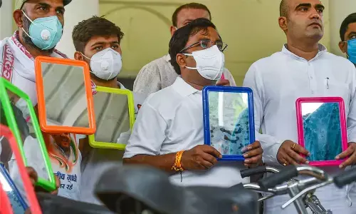 Youth Congress sends cycles to Modi over fuel price rise