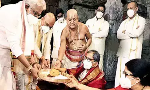 CJI NV Ramana visits Tirumala, offers prayers along with family