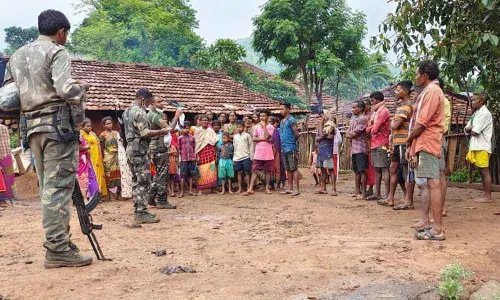 Visakhapatnam district police distributing Covid medicines to tribals in remote villages of Agency area