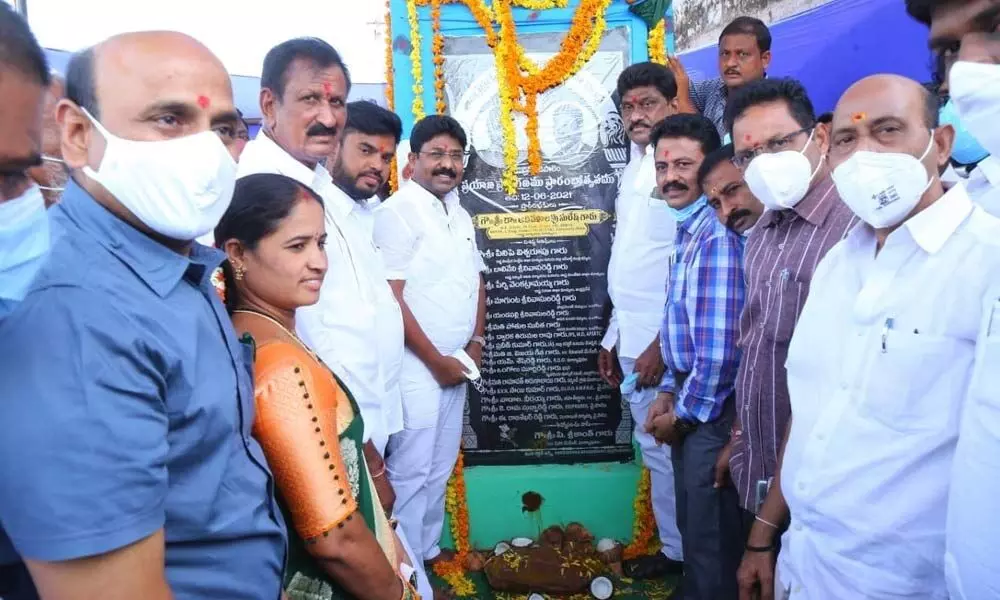 Minister Dr Audimulapu Suresh laying foundation for the construction of a bus station at Yerragondapalem in Prakasam district on Saturday
