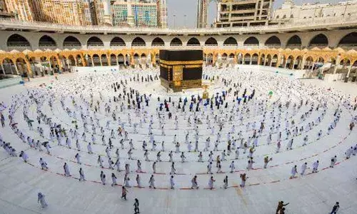 Saudi bars foreigners from Haj