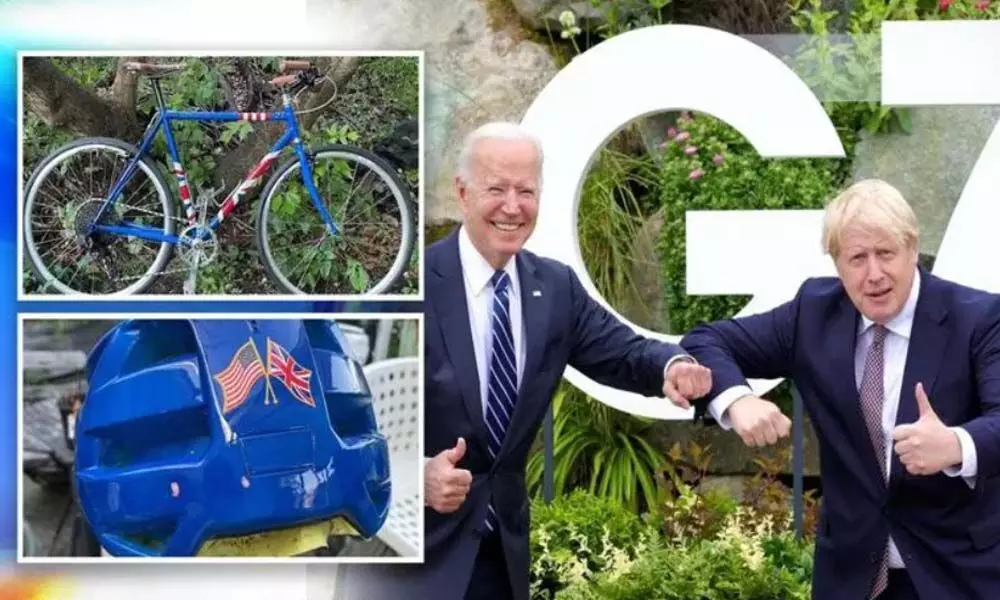 Biden gifts custom-made cycle to Johnson