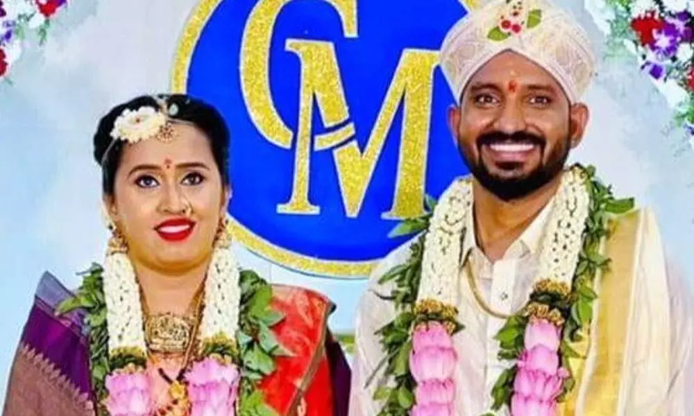 Sandalwood filmmaker Chethan ties knot with techie