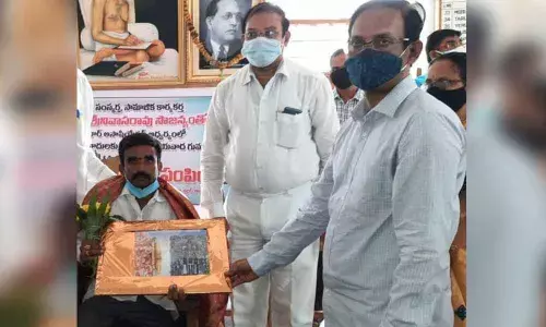 Principal District Judge G Rama Krishna, Second Additional District Judge M Venkateswara Rao felicitating S Srinivasa Rao at district bar association hall in Srikakulam on Monday