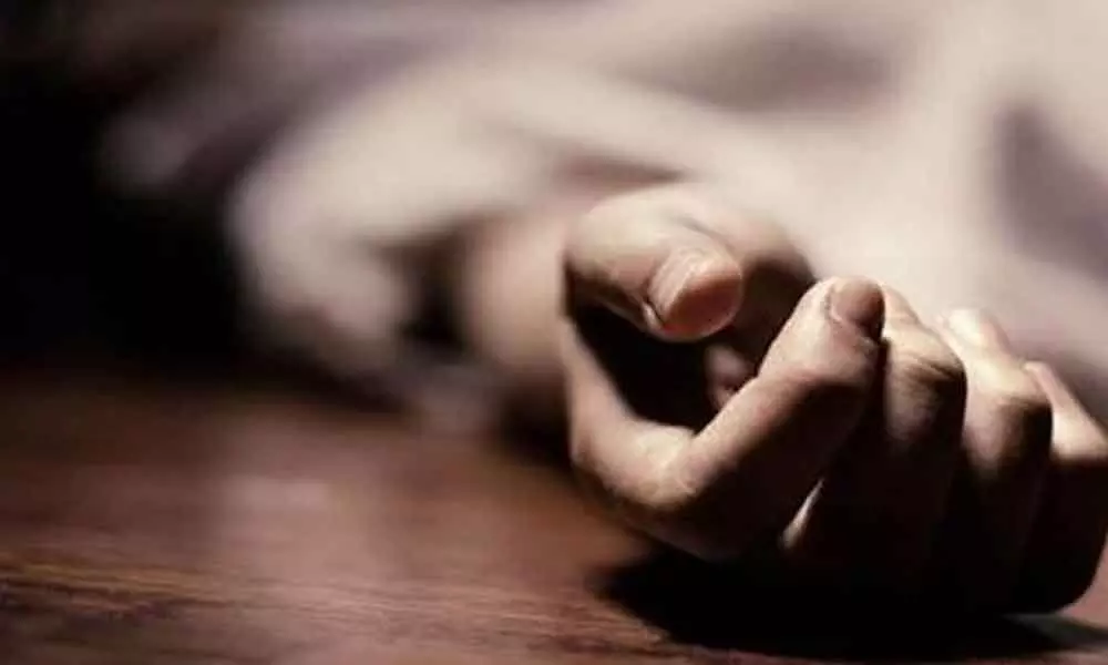 Woman Sub Inspector attempts suicide in Vijayawada over alleged love affair