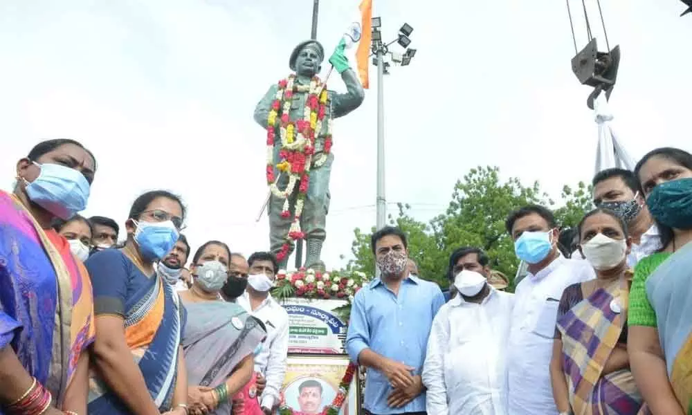 IT and MAUD Minister KT Rama Rao unveiling the statue of Mahavir Chakra Colonel Santhosh Babu at court centre in Suryapet on Tuesday