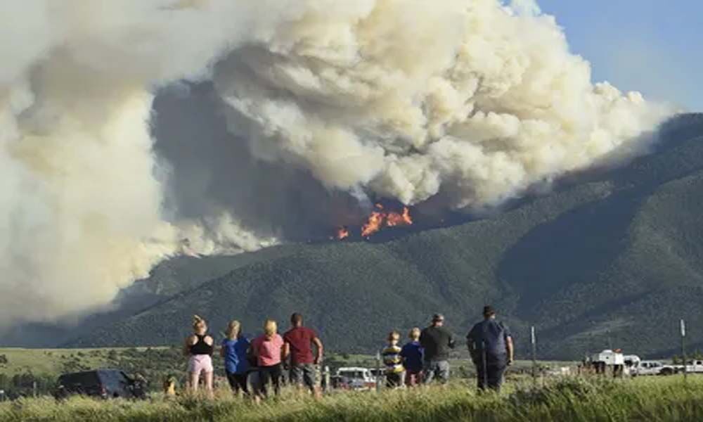 Wildfire in US state forces evacuation of hundreds