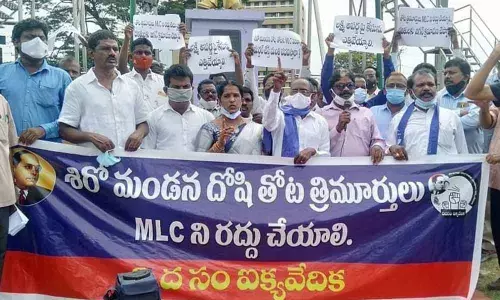Dalita Sanghala Ikhya Vedhika members staging a dharna against Thota Thrimurthulu in Visakhapatnam on Thursday
