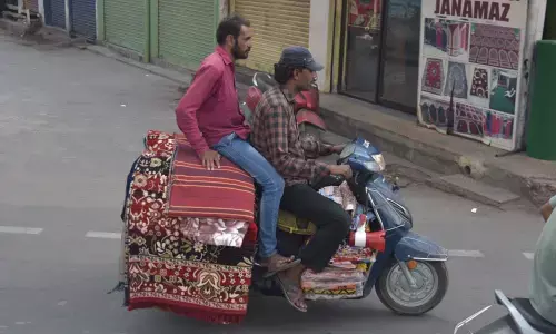 With Chalta Hai attitude, citizens shun masks