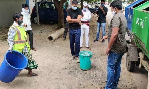 KMC Commissioner Swapnil Dinakar Pundkar inspecting sanitation works at Ramaraopet in Kakinada on Thursday